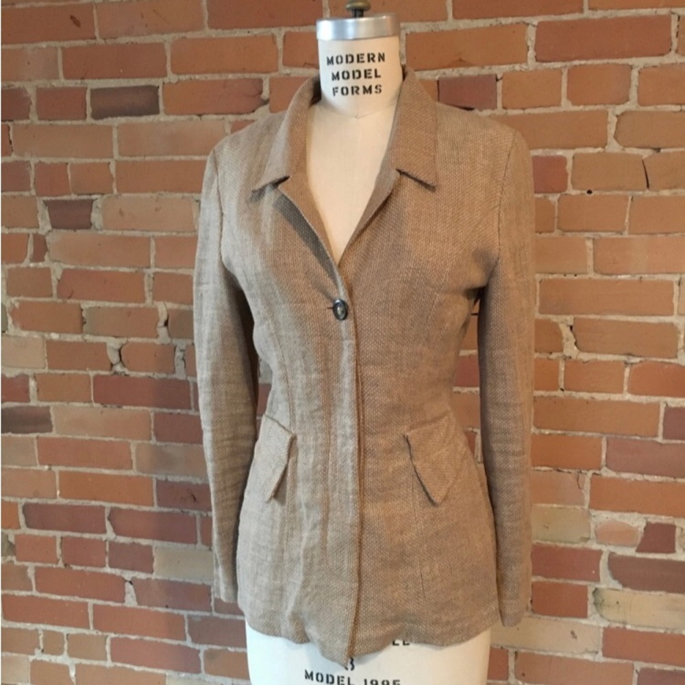 Women's Tan Tailored Single-Button Jacket vintage from the 1980s.